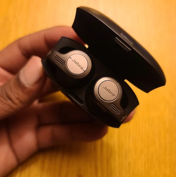 Jabra Elite 65t Earbuds | True Wireless | Bluetooth | Copper Black | - Picture 3 of 6